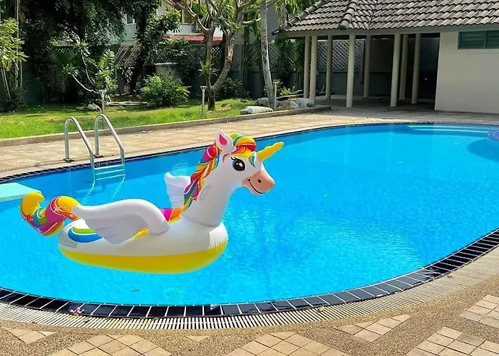 5br With Private Pool Sukhumvit 10mins Bts 別墅